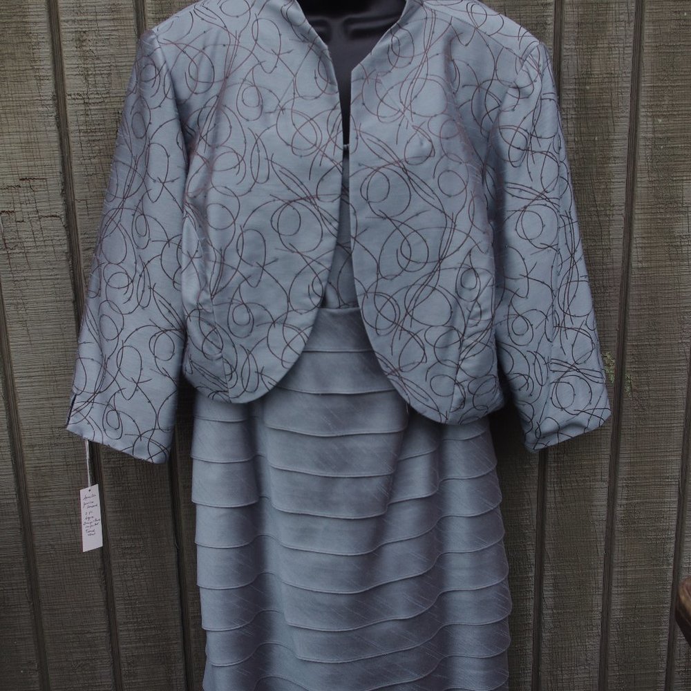 JESSICA HOWARD 2-PIECE  AQUA DESIGN, BEAD ON JACKET WITH TIERED SKIRT- SIZE 22W